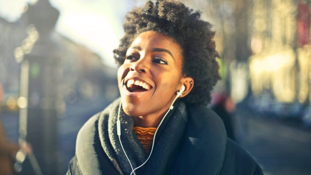 How to listen to internet radio with app listen to music on the street