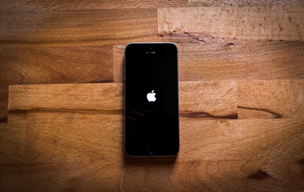 Apple menace de supprimer Facebook et Google de l'iPhone - comprendre Photo/Lecture - iphone.